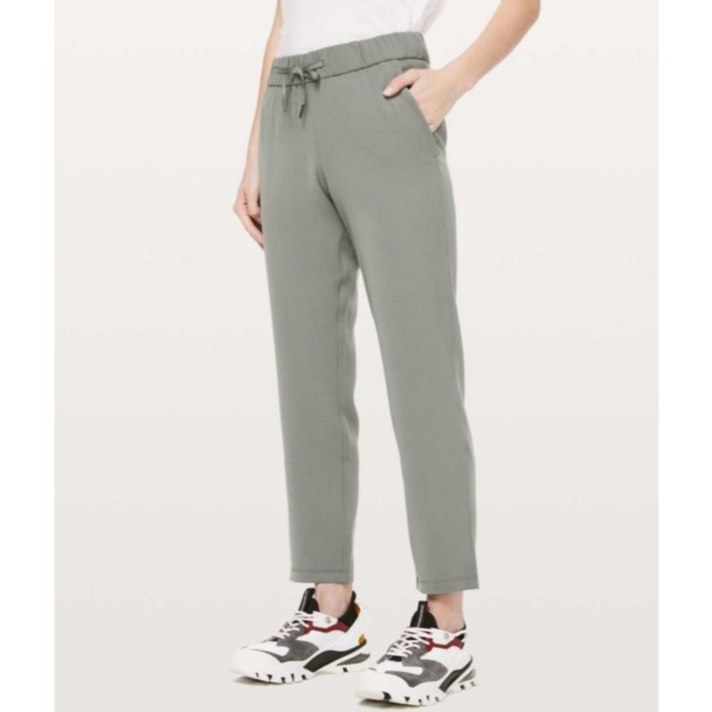 Lululemon Athletic On The Fly 7/8 Pants Woven Grey Sage Women’s Size 6